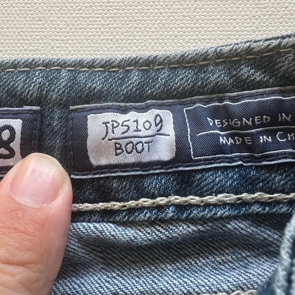 Y2K Miss Me Jean Women Blue Signature Boot Pockets Embellished Bling Size 28x31🔥 - Picture 12 of 16